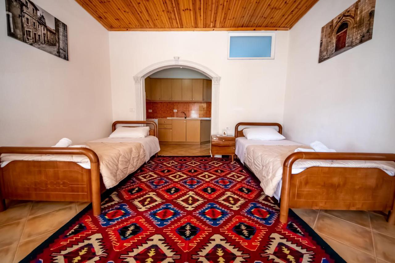 Guest House Garden Gjirokaster Exterior photo
