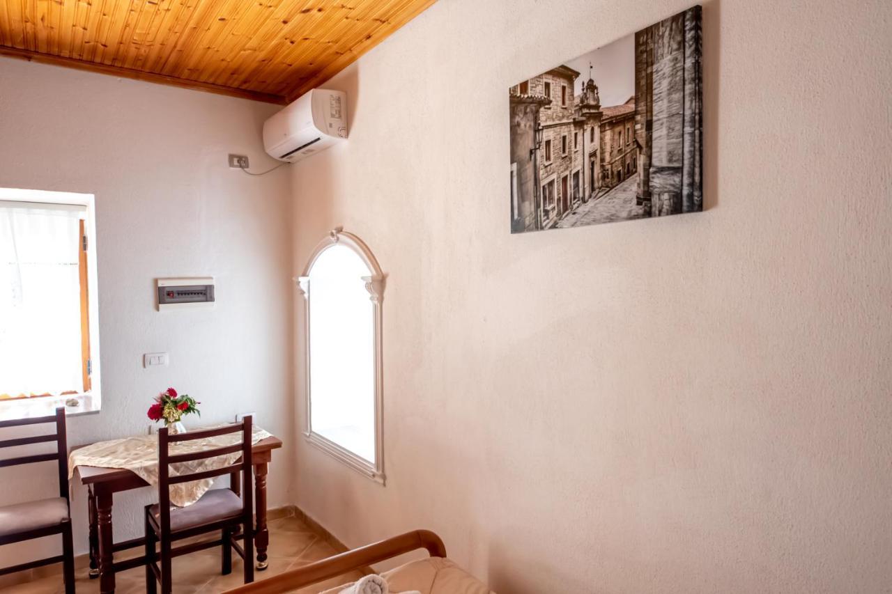 Guest House Garden Gjirokaster Exterior photo