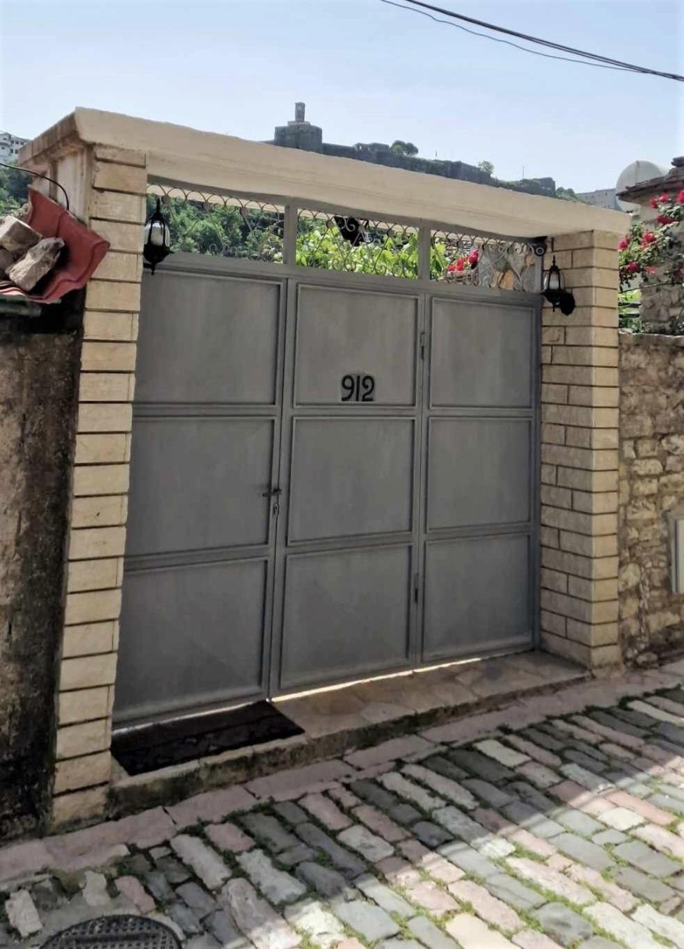 Guest House Garden Gjirokaster Exterior photo